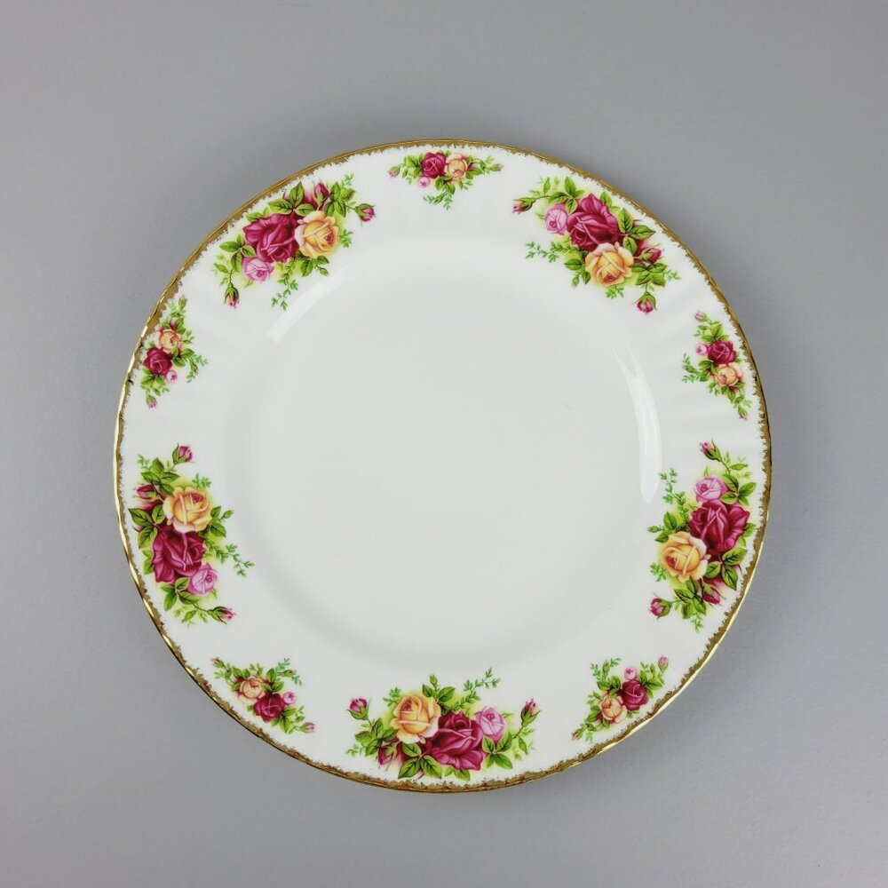 Royal Albert Old Country Roses Dinner Plate Fluted Edge Pretty Gold Trim England